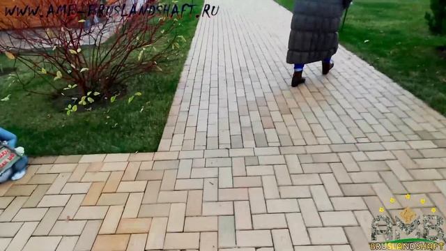 Клинкерная брусчатка растрескалась, растрескивание всего мощения,трещины у тротуарной брусчатки. смотреть онлайн