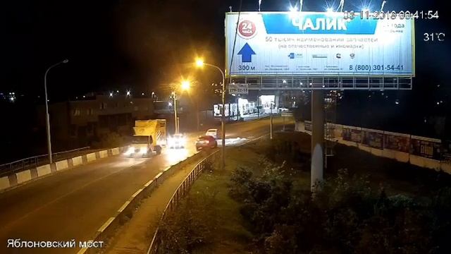 ГАЗель таранит рамки Яблоновского моста смотреть онлайн