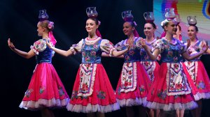«Танец с кувшинами», Ансамбль «Калинка». «Dance with jugs», Kalinka Ensemble.