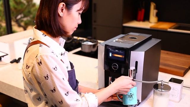 JURA S8 2018 X 拉花女神許苓雯 смотреть онлайн