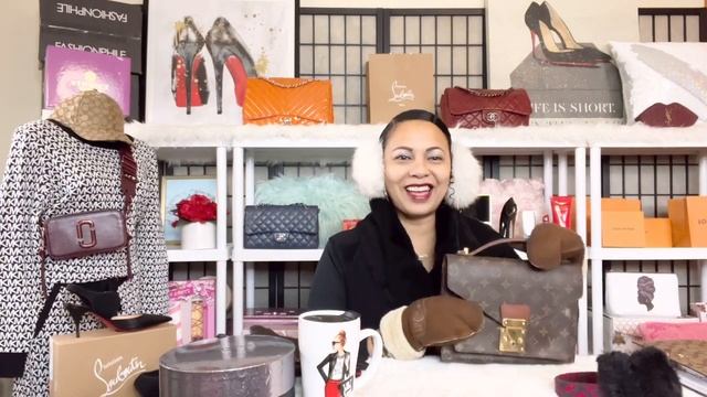 WINTER ACCESSORIES COLLECTION | REVIEW | UGG | COACH | EARMUFFS GLOVES check out my Ugg Boot videos смотреть онлайн