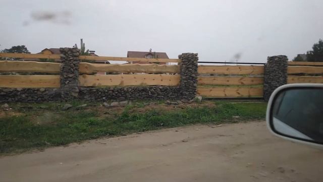 Красивый забор из камня и дерева. смотреть онлайн