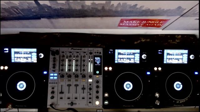 Bomb Jovi - Resident Alien Too смотреть онлайн