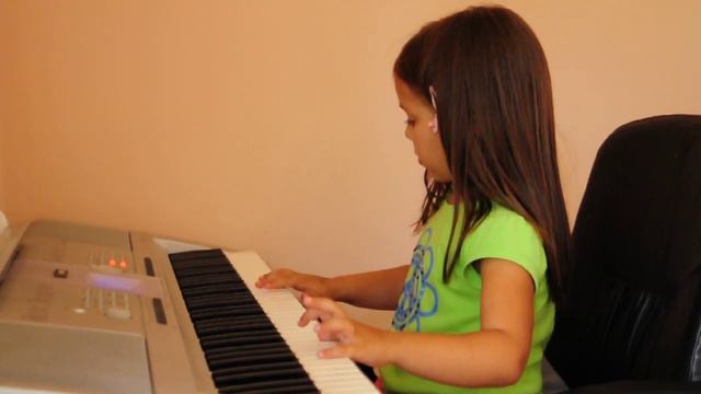 Колыбельная в исполнении Алины, 5 лет смотреть онлайн