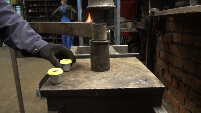 СЕРВИС/Замена листа и сайлентблоков задней рессоры ISUZU смотреть онлайн