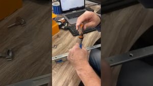 Регулировка роликовой защелки на замке KFV BS2300PF