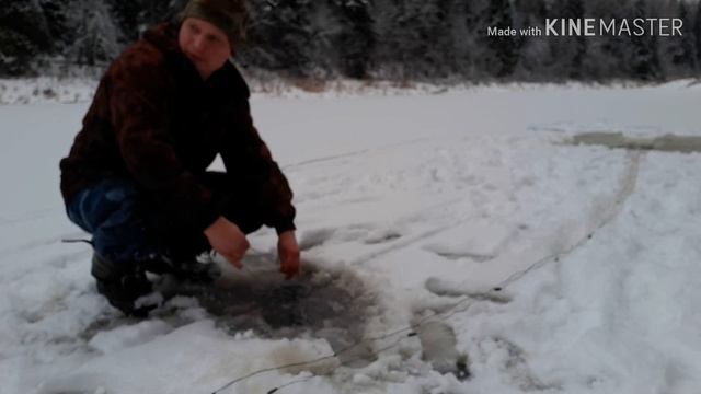 САМАЯ ПРОСТАЯ УСТАНОВКА СЕТИ ПОД ЛЁД. ЛОВИМ ЖИВЦА. смотреть онлайн