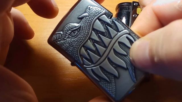 Бензиновая зажигалка против газовой зажигалки смотреть онлайн