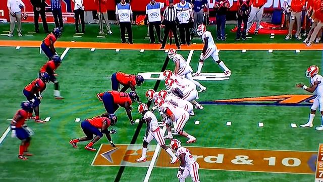 Harris Bennett big hit on Trevion Thompson смотреть онлайн