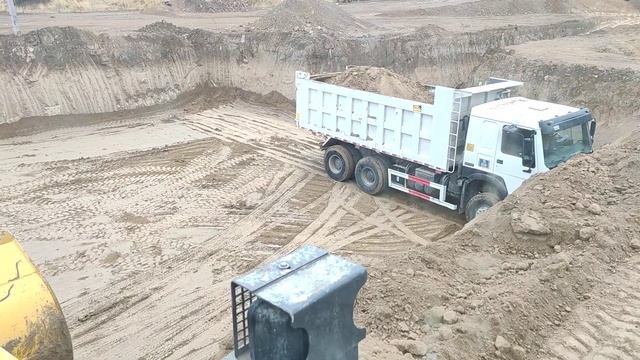 Котлованы. Тромбовка котлована с сомасвалам Howo.