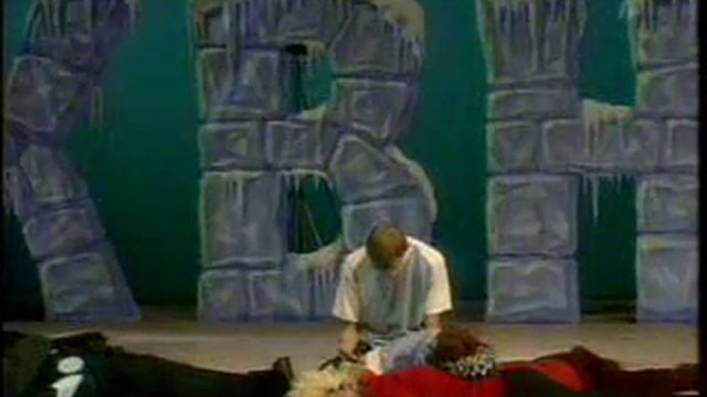 Не более 3 х человек на сцене смотреть онлайн