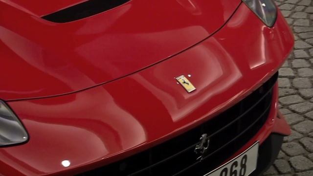 Ferrari F12 Berlinetta, Start Up and driving scene in Dubai смотреть онлайн