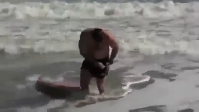 Акула напала на человека он чудом спасся Хищники атакуют смотреть онлайн