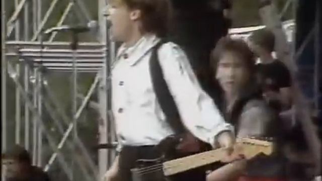 A Day Without Me (live from Werchter 1982) смотреть онлайн