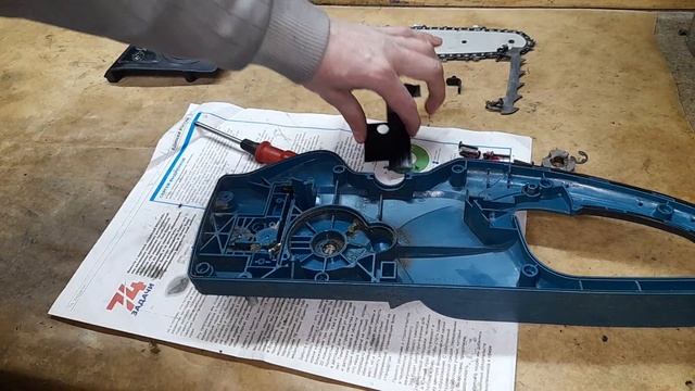 Makita UC4041А - замена натяжителя цепи. Ремонт эл.цепной пилы Макита смотреть онлайн