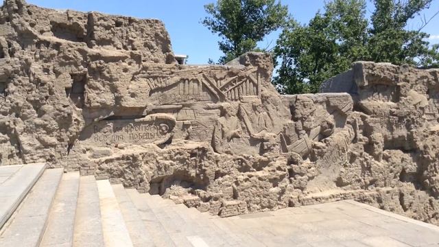 Звуки возле стен руин на Мамаевом кургане. смотреть онлайн