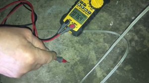 Холодильник бьется током.