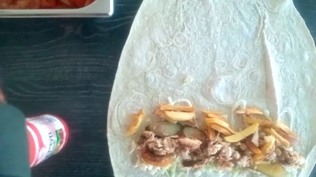 Как приготовить шаурму ! Просто очень все просто сочная и вкуснейшая шаурма ! смотреть онлайн