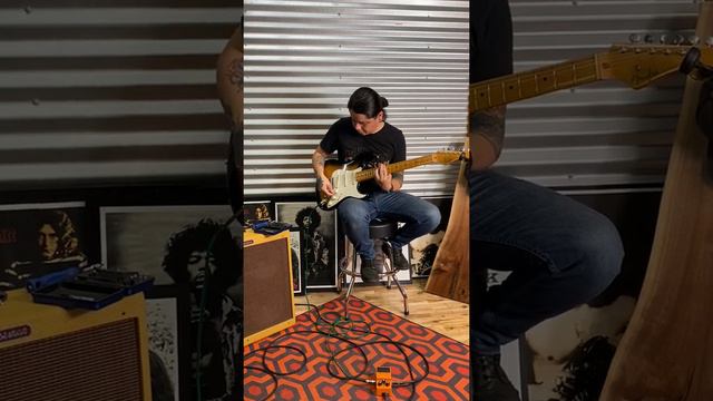 Fender ST57 Sunburst смотреть онлайн