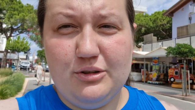 Дети играют на берегу моря.🌞🏖 Цены в ресторане.🧾 Наше первое мороженое.🍨🍦 смотреть онлайн