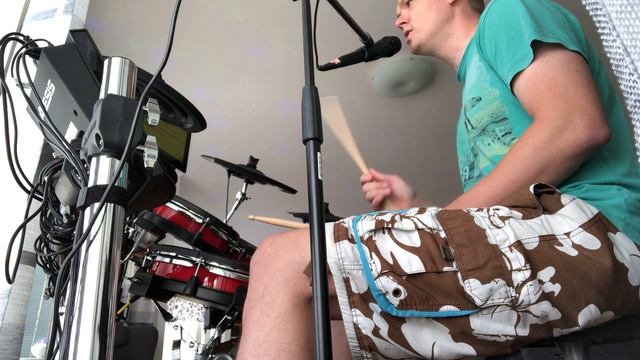 Quick cover of In the days of the caveman using Alesis Crimson II and Singtrix смотреть онлайн