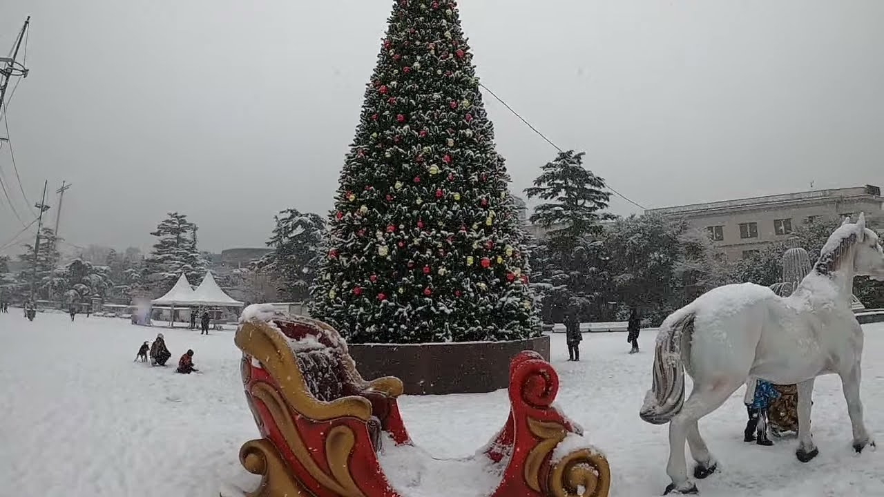 КРЫМ засыпает СНЕГОМ. Такой ЗИМЫ крымчане не ОЖИДАЛИ. смотреть онлайн