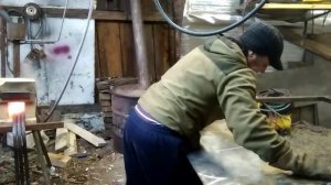 Как согнуть круглую трубу без трубагиба . Как загнуть трубу .Стапеля для автосервиса .