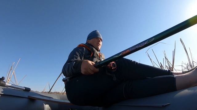Карась дуреет от этой приманки!Рыбалка на карася весной с лодки! Отличная рыбалка! смотреть онлайн
