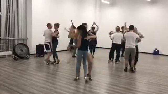 Влюбился ещё в одну блондинку и опять туплю. смотреть онлайн