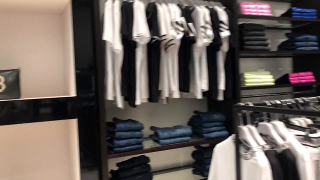 Outlet village Dubai with hubby…day out смотреть онлайн