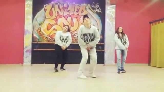 Coreografia - BAILA MORENA - hector y tito смотреть онлайн