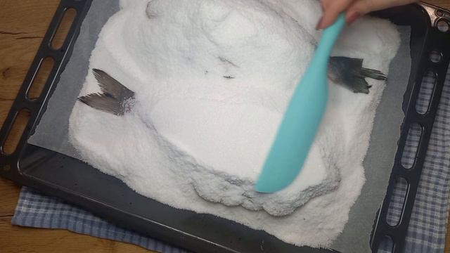 Дорадо в соли, всего два ингредиента рыба и соль, нежная и сочная рыба смотреть онлайн