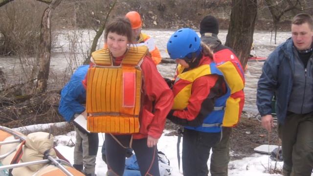 Первый водный выход школы БУ ТК Перово на Пахру. 02.04.2016 смотреть онлайн