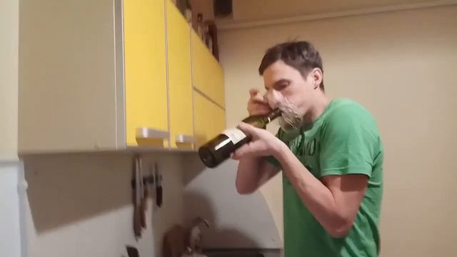 Как достать пробку из бутылки? Рабочий лайфхак смотреть онлайн