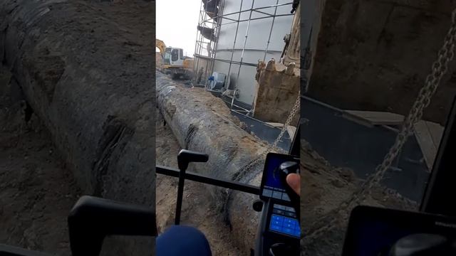 Демонтаж нефтяной трубы  1200 Экскаватором Komatsu 200.