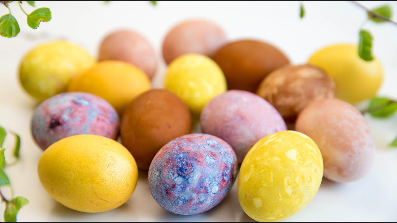Красим ЯЙЦА на ПАСХУ 2022 Без ХИМИИ и Красителей - 5 Идей как ОРИГИНАЛЬНО Покрасить ЯЙЦА на ПАСХУ смотреть онлайн