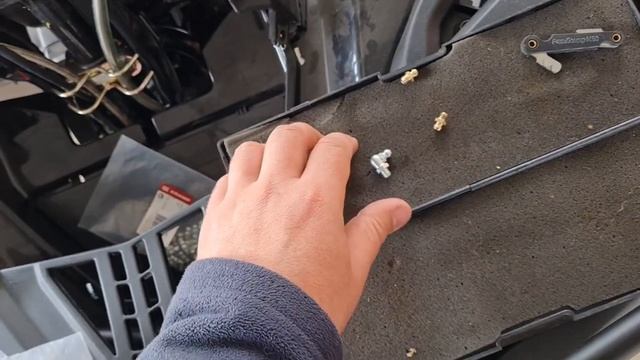 Правильно обслужи - ЗАМІНИ ТАВОТНИЦІ ричагів, шарових опор, хрестовин і карданів СВОГО КВАДРОЦИКЛУ