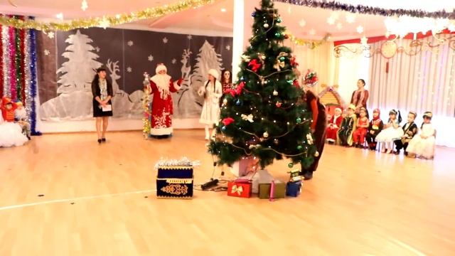 Новогодний утренник, Встречаем 2015год, Сад №%, группа "Балдаурен" смотреть онлайн