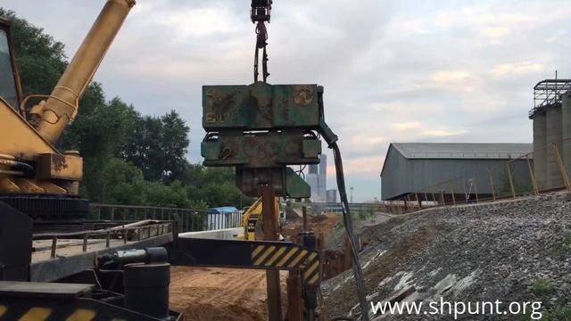 Извлечение шпунта Ларсена вибропогружателем смотреть онлайн