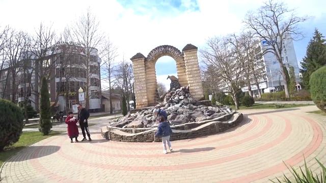 Прогулка по г. Горячий Ключ: парки, аллея тысячи сосен | Жизнь после переезда в Краснодарский край смотреть онлайн