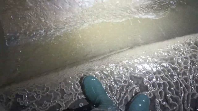 Колодец по которому вода из ДШС Комсомольского съезда попадает в ДШС7 смотреть онлайн