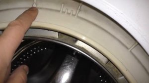Замена манжеты на стиральной машине Hotpoint Ariston AQXF129H. Как снять замок двери.