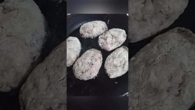 Из фарша и капустки.