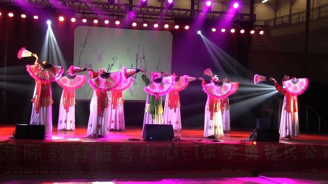 Korean Fan Dance 韩国扇子舞 - 2018枫华之友中秋晚会 смотреть онлайн