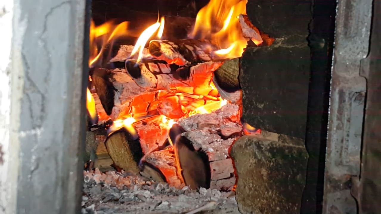 [Natalex] Дачный влог, палим сырые ветки, греемся печью в холодном доме...))) смотреть онлайн