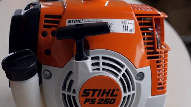 Відео-огляд Бензокіс STIHL: FS 120 та FS 250 / Видео обзор бензокос смотреть онлайн