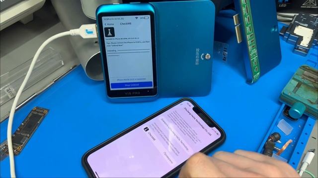 Перенос True Tone на новый экран iPhone когда нет родного экрана. Новые возможности JCID v1s pro смотреть онлайн