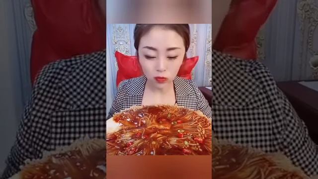 Китайцы едят на камеру / Как едят китайцы? ???