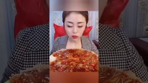 Китайцы едят на камеру / Как едят китайцы? ???