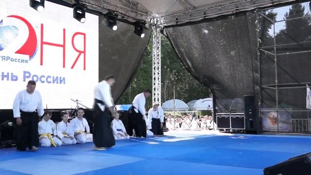 Выступление центра айкидо "Тенсин" и айкидо клуба "Кокоро" на дне города 12 июня 2017г. (часть 1) смотреть онлайн